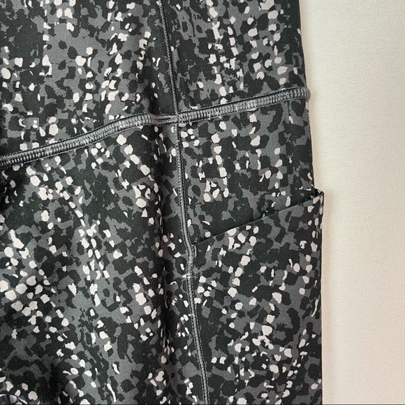 Athleta Salutation Stash Pocket II Capri Serpent S - Picture 4 of 5